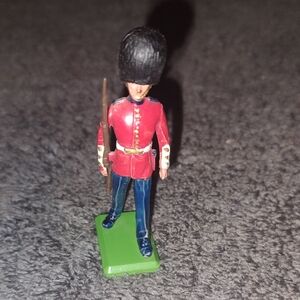 Red Jacket British Guard Figurine - Collectible Action Figure